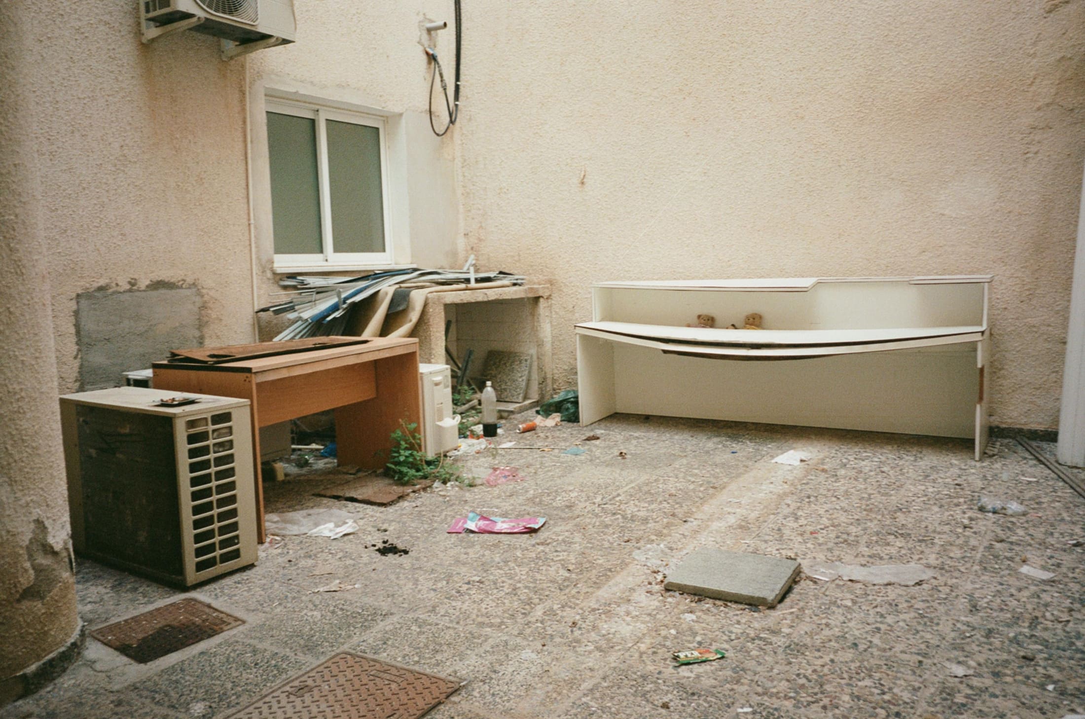 Street frame 16