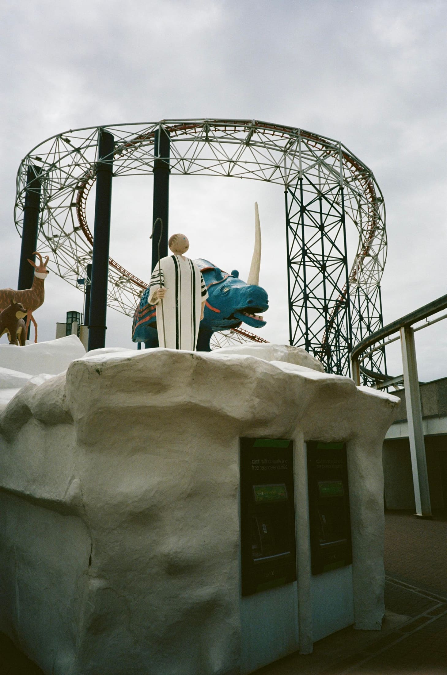 Street frame 26