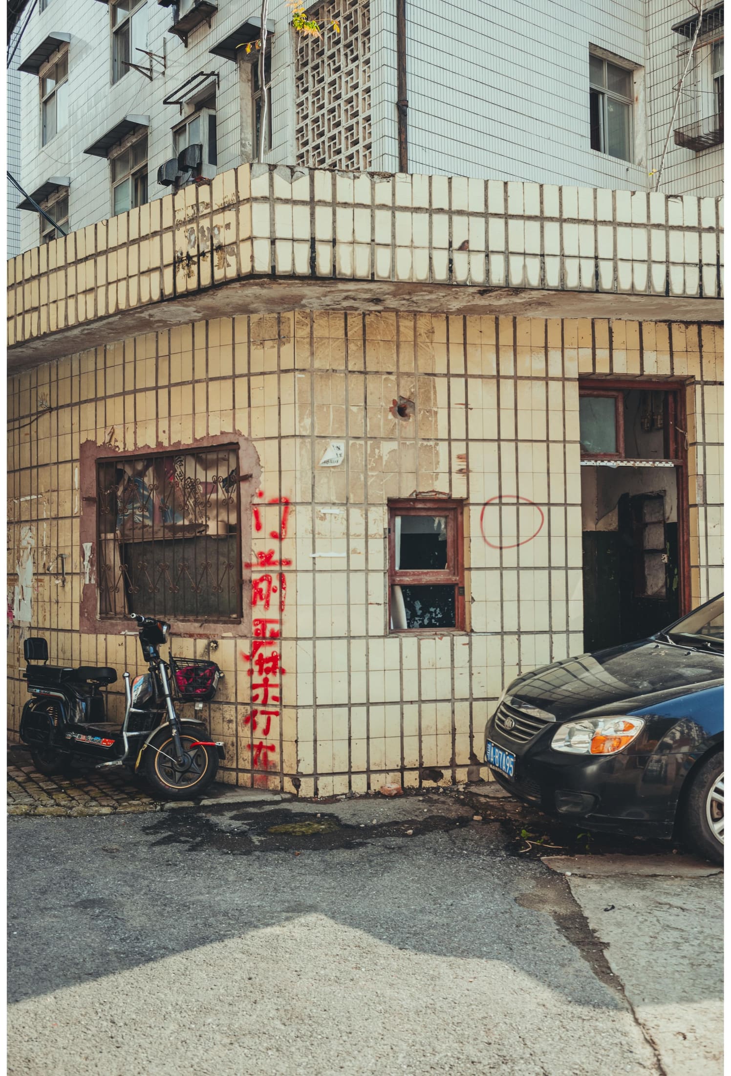 Street frame 128
