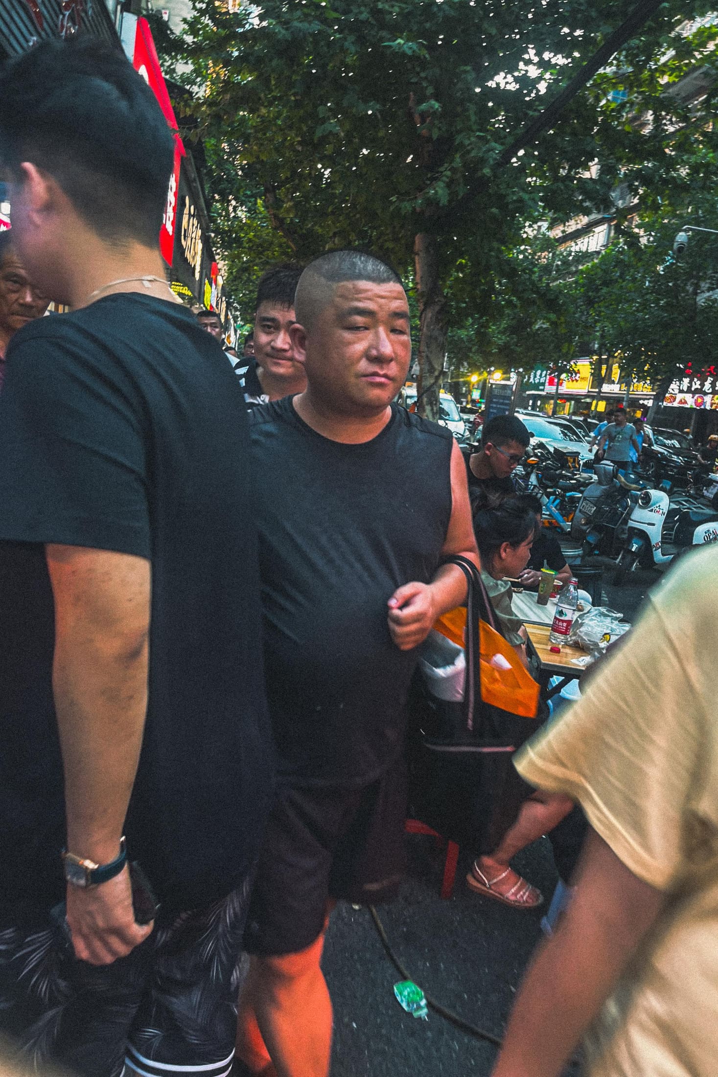 Street frame 148