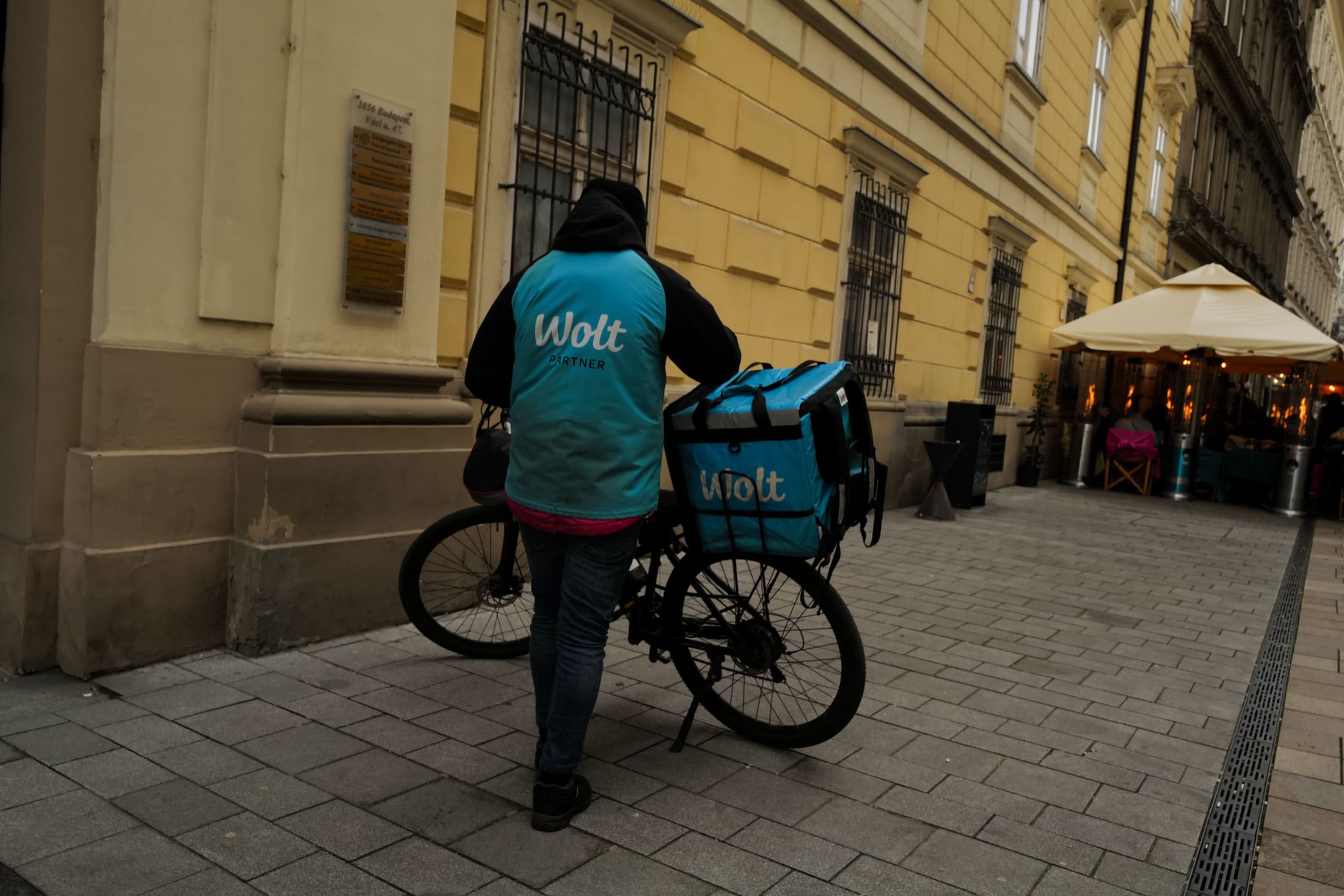 Street frame 160