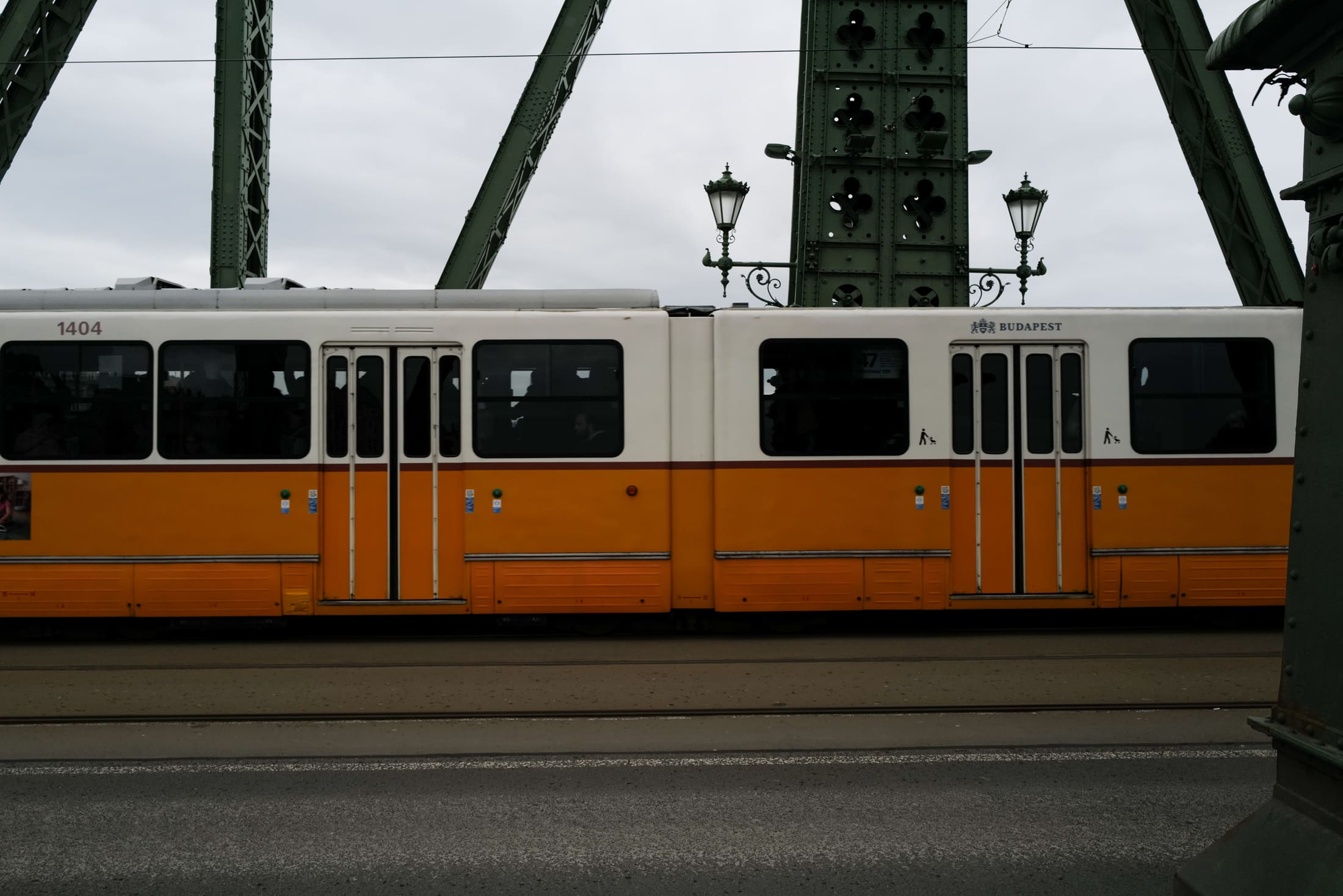 Street frame 161